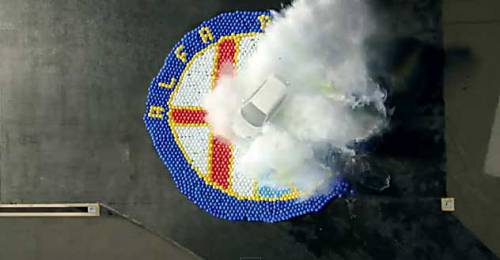 Alfa Romeo Mito QV взрывает воздушные шары