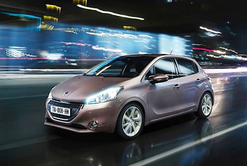 ������� ����������: Peugeot 208 ����� �� ����